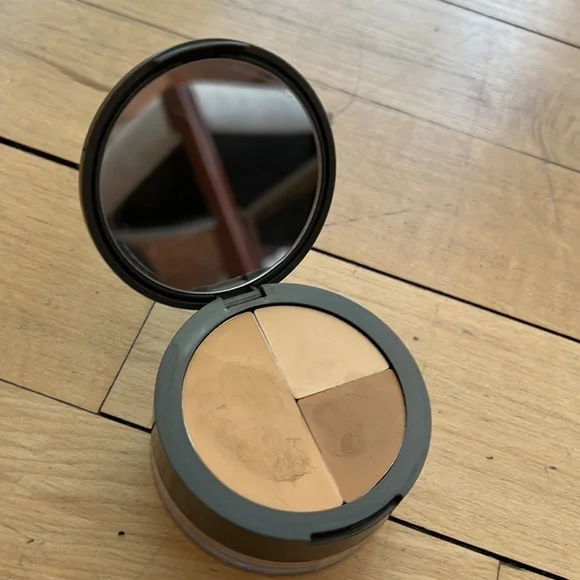 Cover FX - Picture 2 of 13